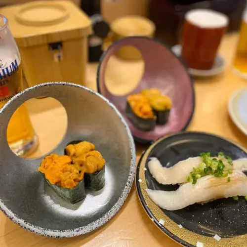 Conveyor belt sushi outlet ginza