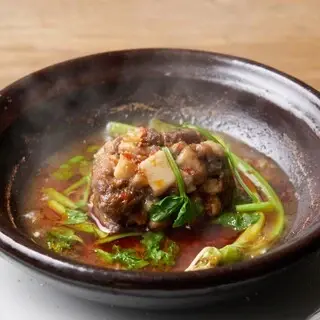 Yiping Hotel-1a.webp