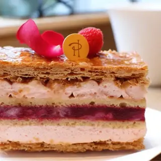 Pierre Hermé Paris Aoyama-1b.webp