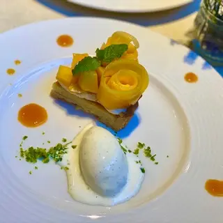 Salon Bake And Tea Newoman Shinjuku-1c.webp