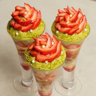 Salon Bake And Tea Newoman Shinjuku-1d.webp