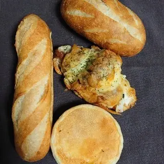 La Baguette Shinjuku Gyoen Shop-1a.webp