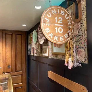 Junior Bakery Shinjuku Keio Branch-logo.webp