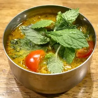 Spicy Curry Roka-1c.webp