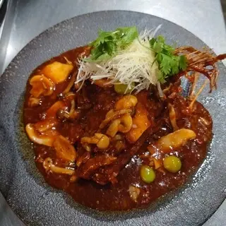 Minami Aoyama Essence-1b.webp