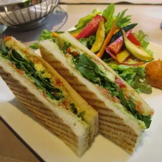 Emporio Armani Caffè-1b.webp