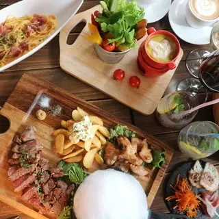 Saka-no-ue Cafe-1c.webp