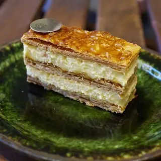 Pâtisserie Très Calme-1b.webp