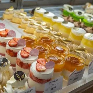 Pâtisserie Très Calme-1d.webp