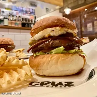 Cruz Burgers & Craft Beers-1d.webp