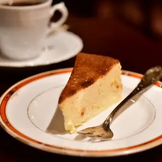 Trois Bagues-1a.webp