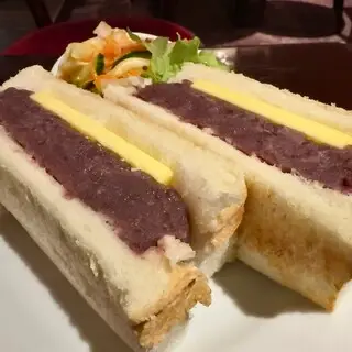 Trois Bagues-1c.webp