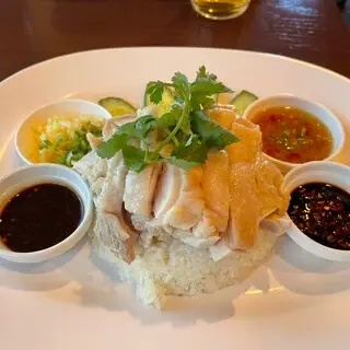 Khao Man Gai Restaurant Pui-1a.webp