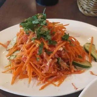 Khao Man Gai Restaurant Pui-1b.webp