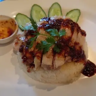 Khao Man Gai Restaurant Pui-1c.webp