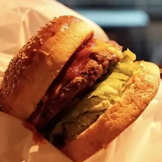 Louis Hamburger Restaurant-1c.webp