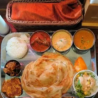 Nandhini Kiyosumi-shirakawa-1a.webp