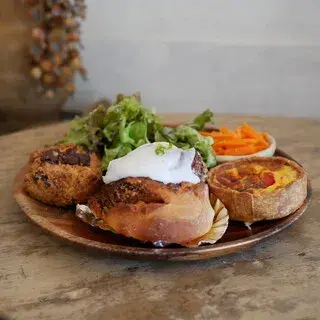 Uguisu To Kokuu-1a.webp