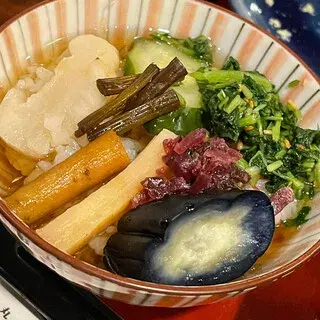 Marutamachi Jyunidanya-1a.webp