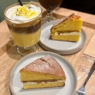 Lit Coffee & Tea Stand-1c.webp