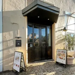 Lily Cakes-logo.webp