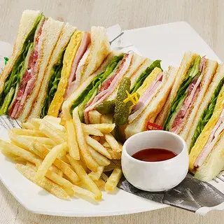 Lobby Lounge-1b.webp