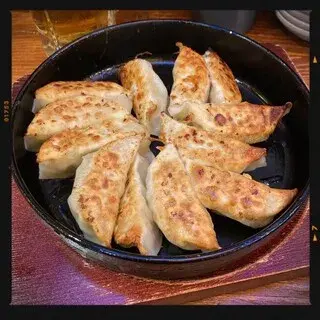Yurakucho Gyoza Machiaishitsu-1a.webp