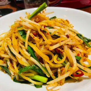 Yurakucho Gyoza Machiaishitsu-1c.webp