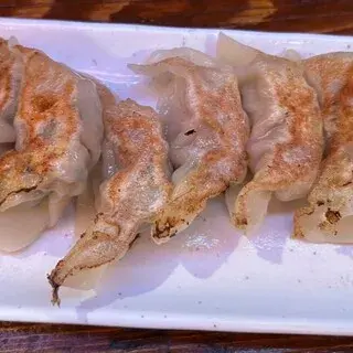 Yurakucho Gyoza Machiaishitsu-1d.webp