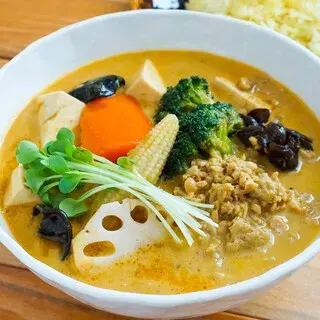 Soup Curry Tom Tom Kikir-1c.webp