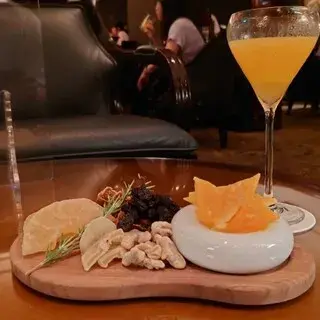 Main Bar Est Mare-1a.webp