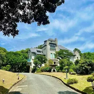 Le Un Kobe Geihinkan-logo.webp