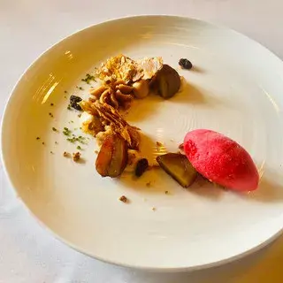 Le Un Kobe Geihinkan-1c.webp