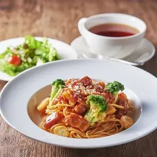 Le Salon De Nina's-1c.webp