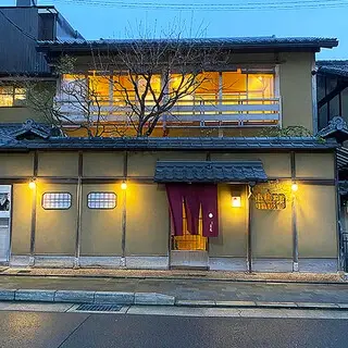 Gion Suetomo-logo.webp